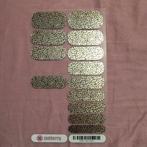 Jamberry Cat’s Meow satin finish partial sheet